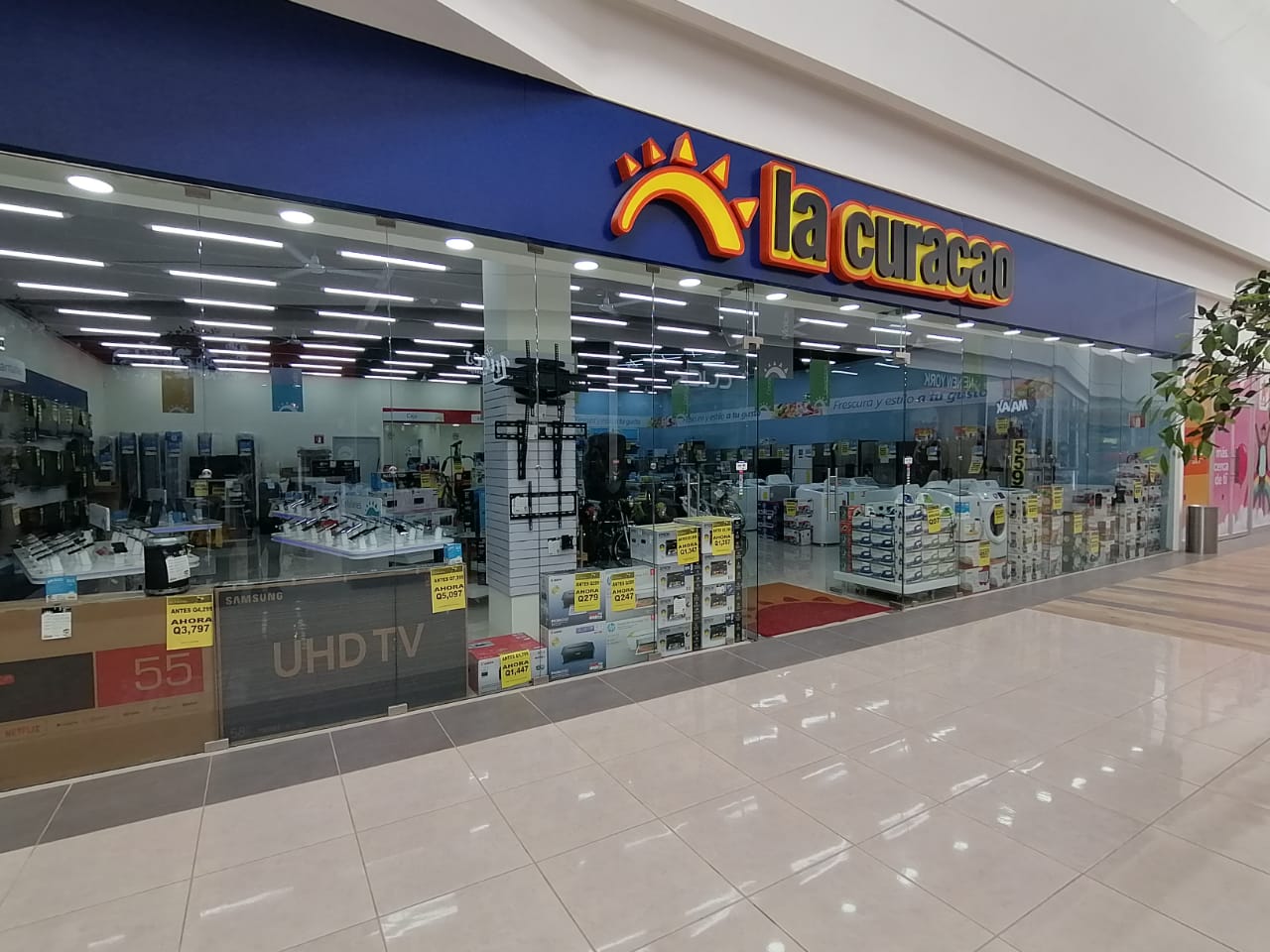 Guatemala: La Curacao abre dos tiendas ubicadas en Alta Verapaz y Jutiapa
