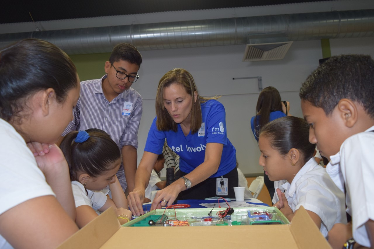Intel Costa Rica incentiva la participación de mujeres en carreras de  ciencia y tecnología