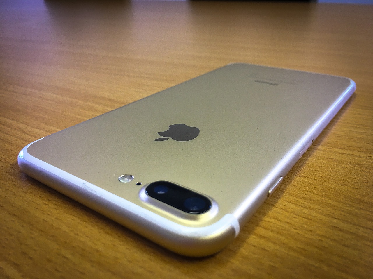 Alrededor de US$500 millones pagará Apple por hacer los iPhones antiguos más lentos a propósito
