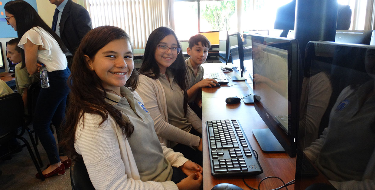 El Futuro de Costa Rica pasa por la formación de mujeres  en tecnologías