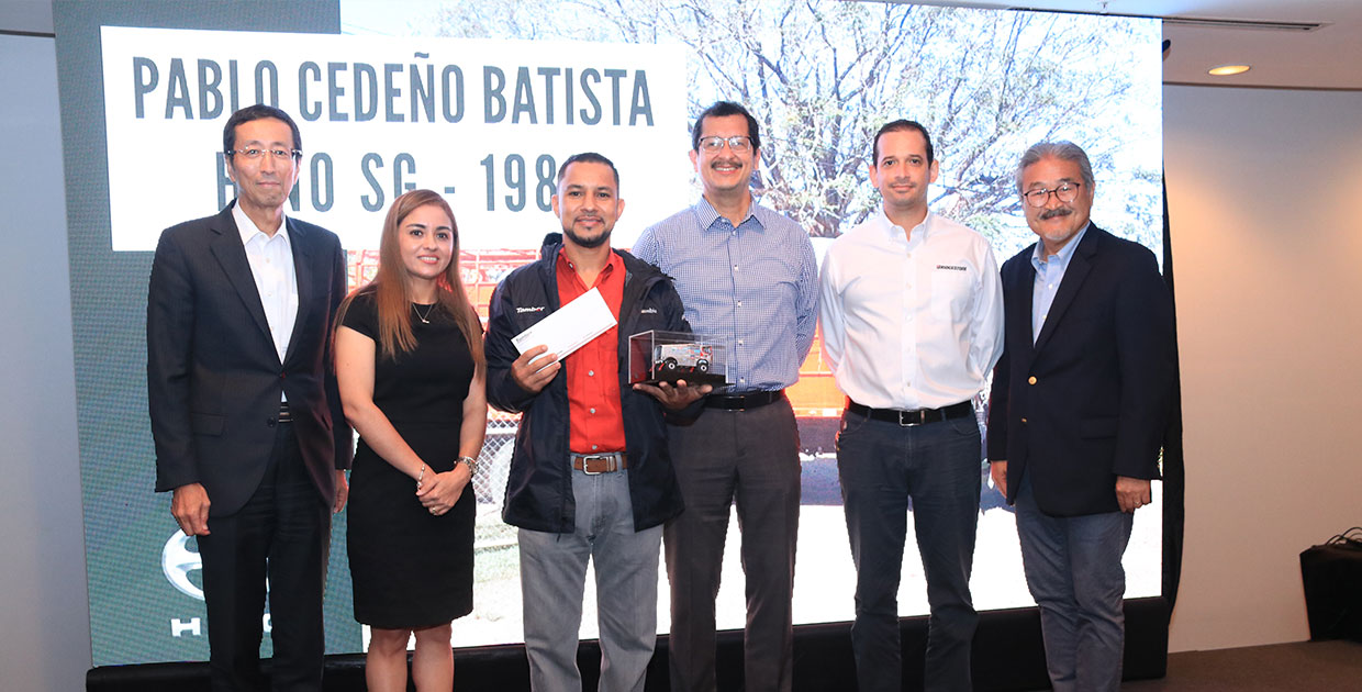 Propietario de camión Hino con más de un millón de kilómetros recorridos ingresa al Club Sugawara