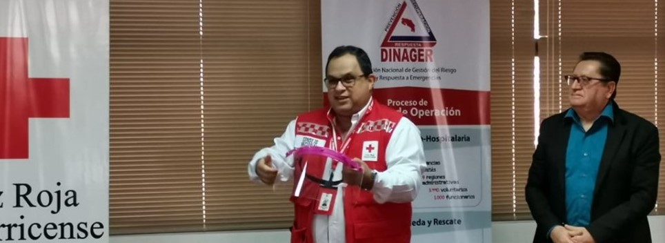 UTN realizó entrega simbólica de prototipo de caretas de protección facial a la Cruz Roja Costarricense