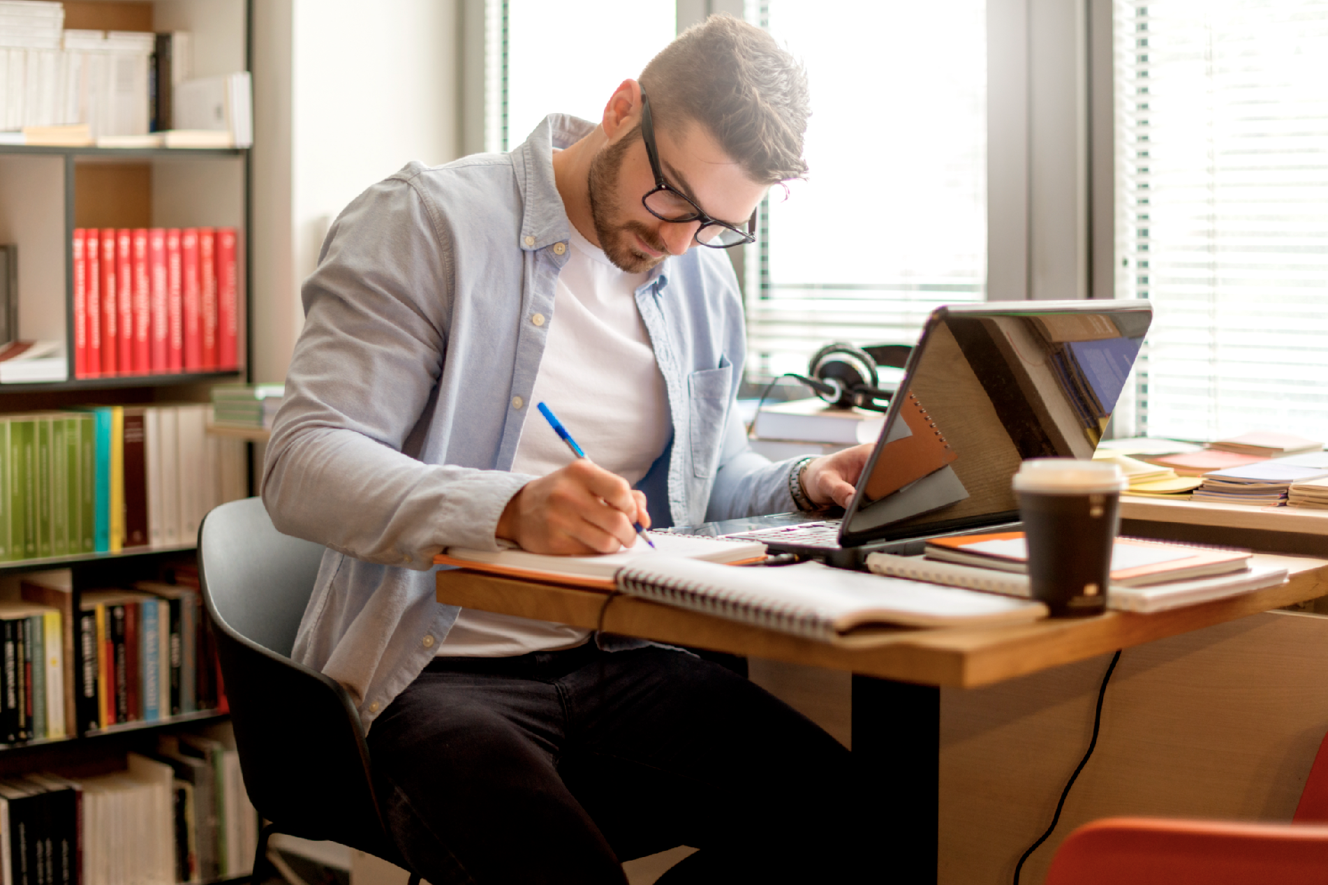 ¿Cómo obtener una educación de Estados Unidos desde casa?