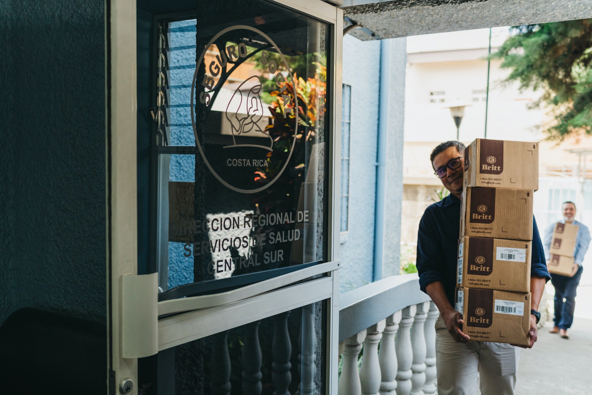Café Britt dona 25.000 chocolates de pascua entre los principales centros de emergencias y áreas de salud del país