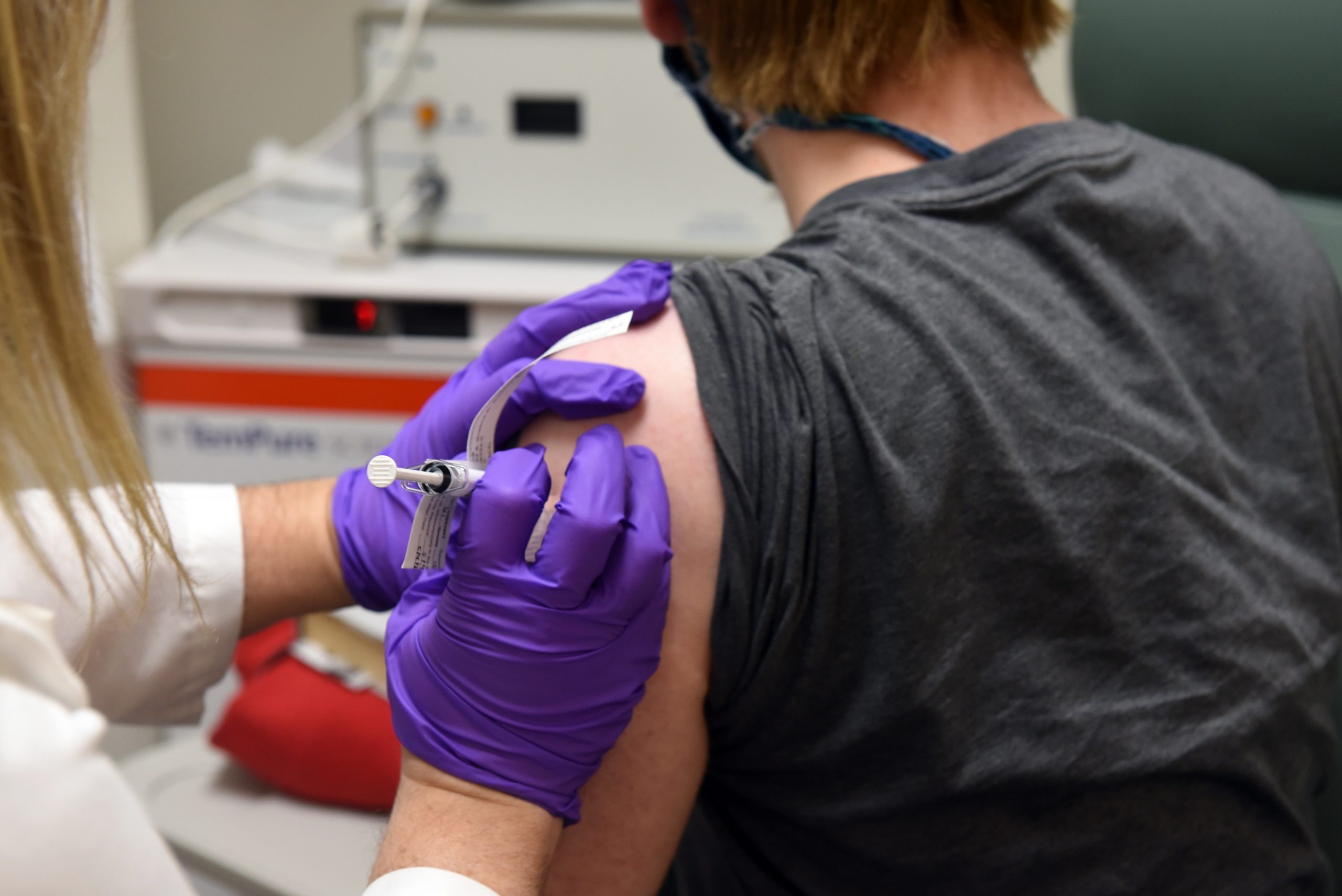 Estados Unidos le da vía rápida a Farmacéutica para aprobación y uso de dos vacunas contra covid-19 si demuestran eficacia