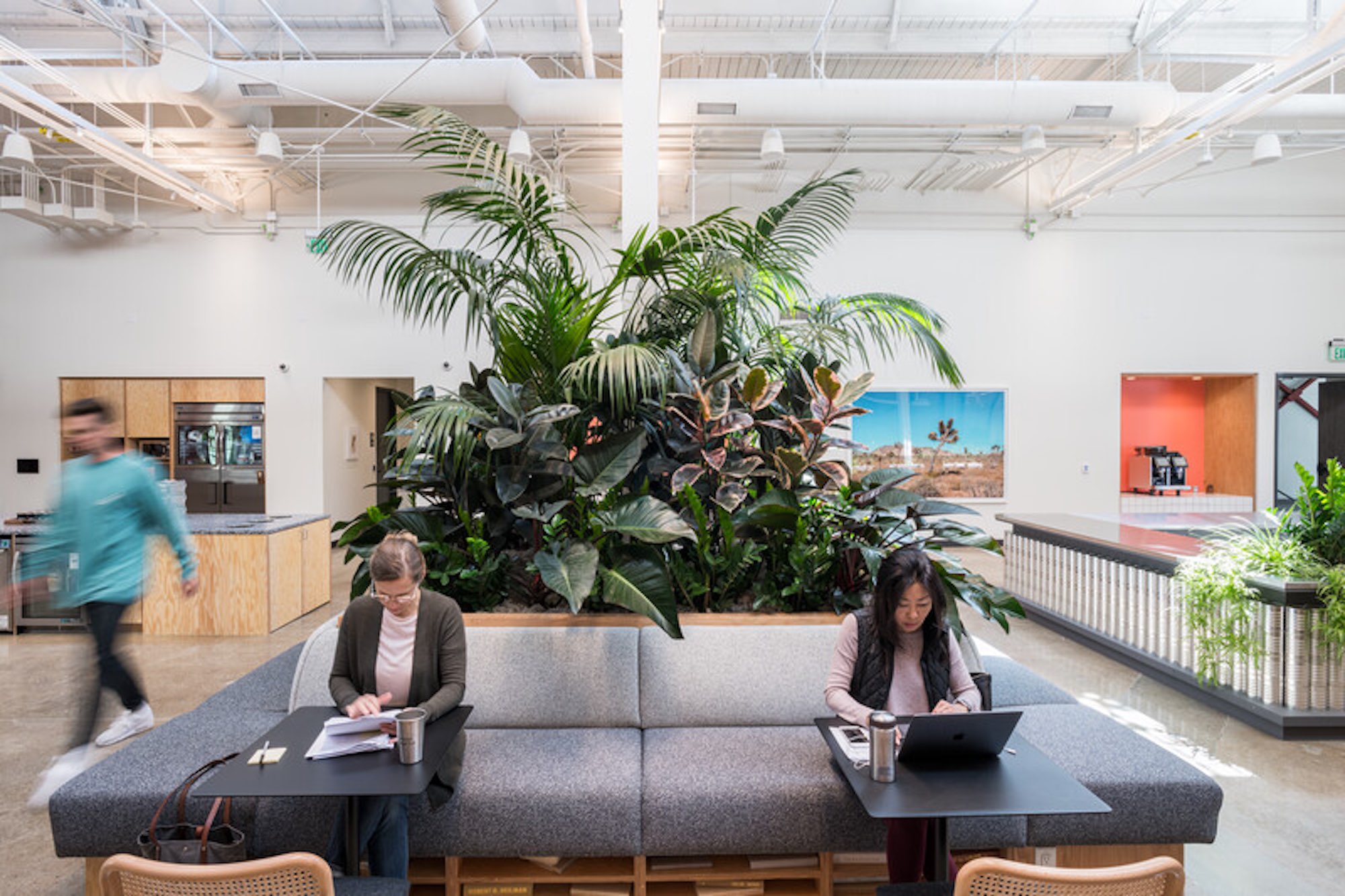 Transformación de espacios de trabajo en una era COVID-19 