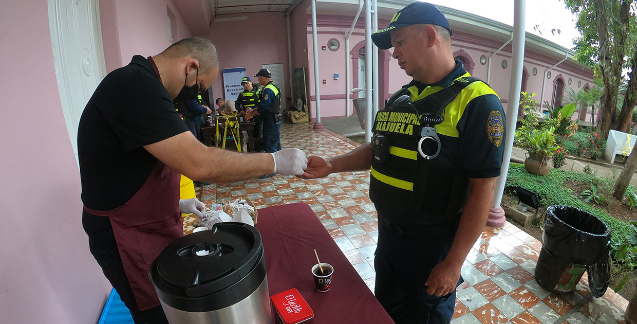 Distribuidora Café Montaña lleva un Yodito a los “héroes anónimos” de la pandemia