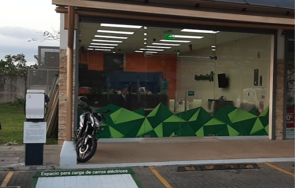 Banco Promerica Costa Rica instala nuevo centro  de carga para vehículos eléctricos