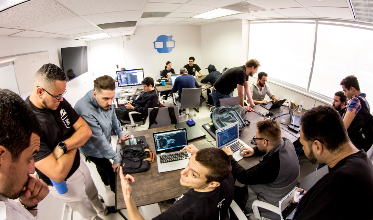 300 becas 100% están disponibles para aprender programación en prestigiosa academia