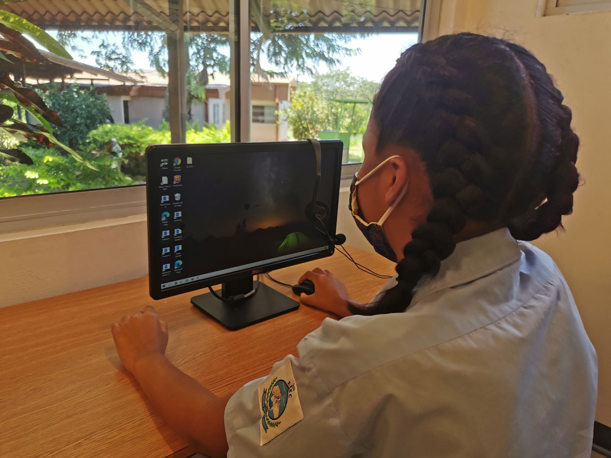 Niñas costarricenses en riesgo social cuentan con mejor tecnología para estudiar en Hogar Siembra