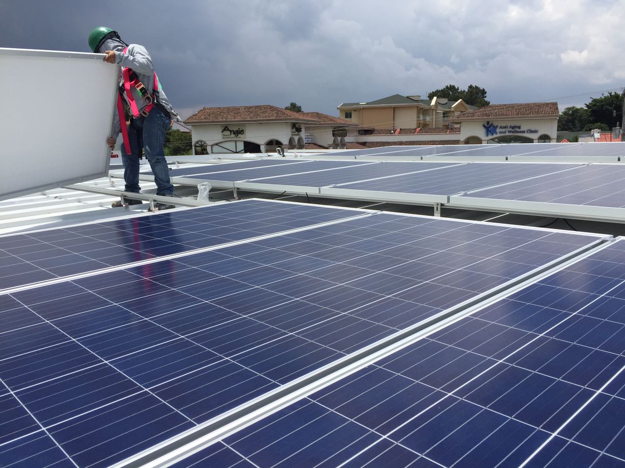 Pymes costarricenses podrían ahorrar hasta un 95% de su factura eléctrica mensual