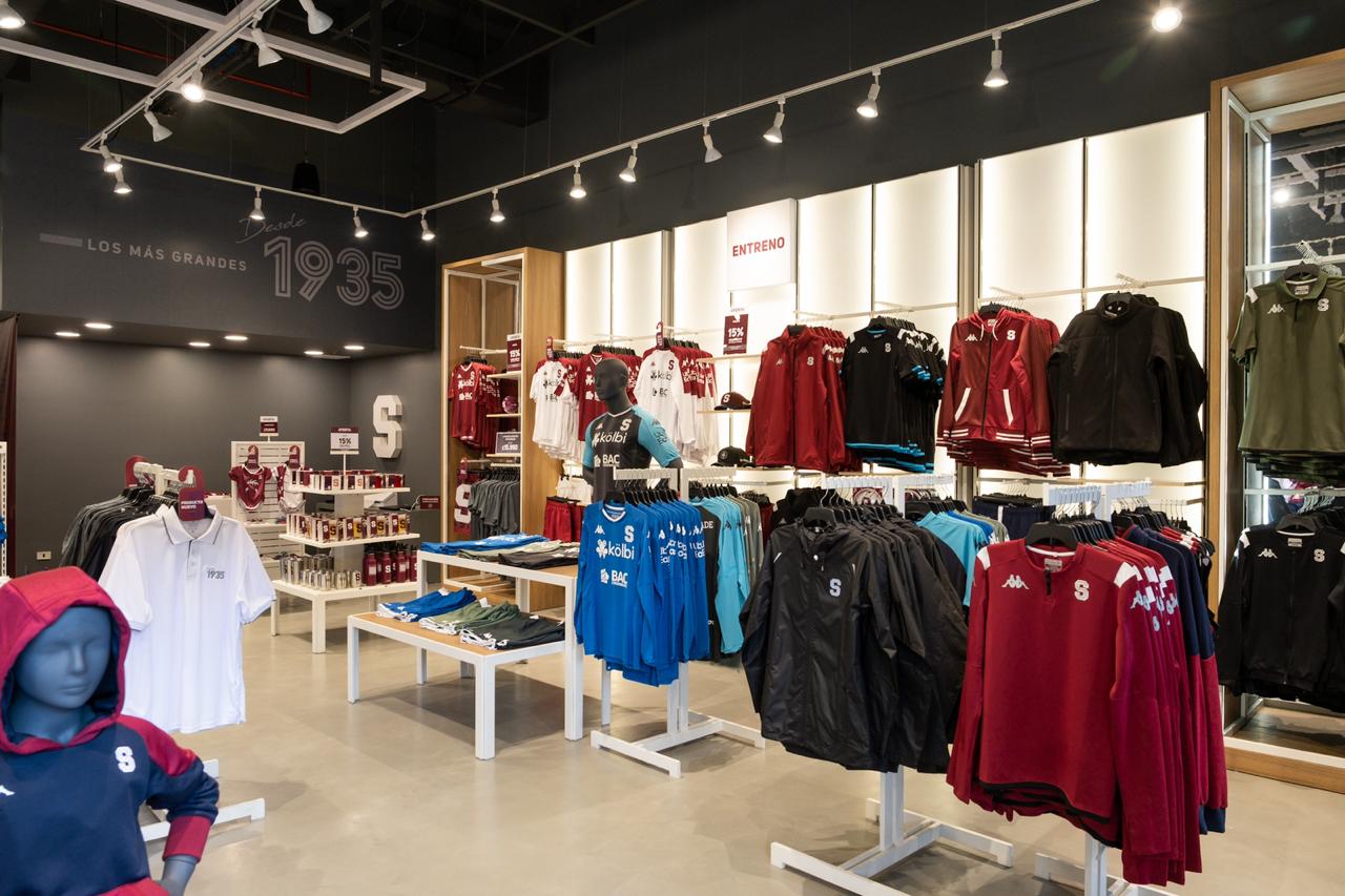 Costa Rica: Saprissa se une con AR Holdings y abren tres tiendas oficiales