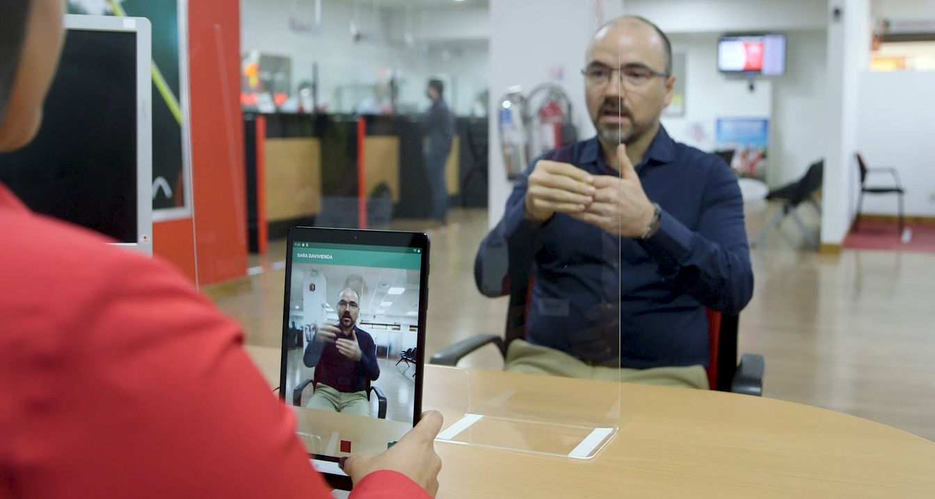 Davivienda implementa innovación tecnológica para  atender a población sorda costarricense