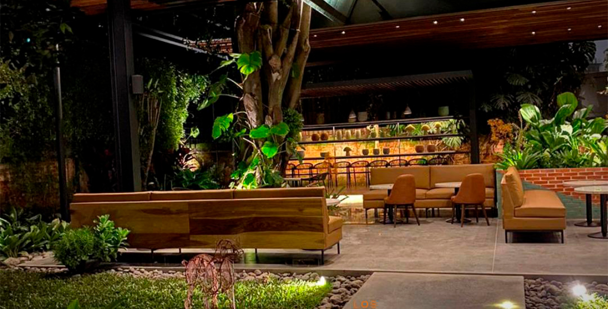 Lounge de tapas, cocteles de autor y un jardín urbano hacen de Los 3Perros de Enboca un lugar único