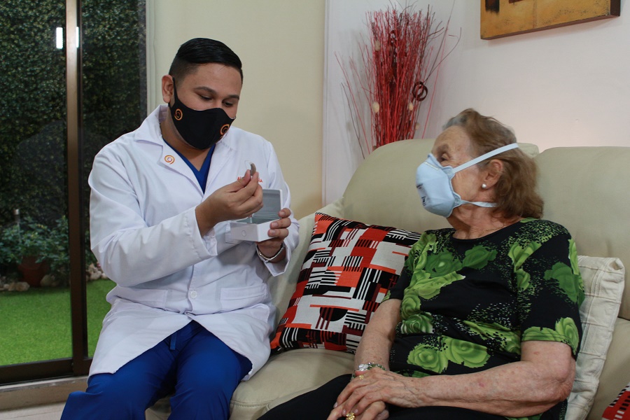 Nueva plataforma digital permitirá que pacientes con problemas auditivos reciban atención sin salir de sus hogares