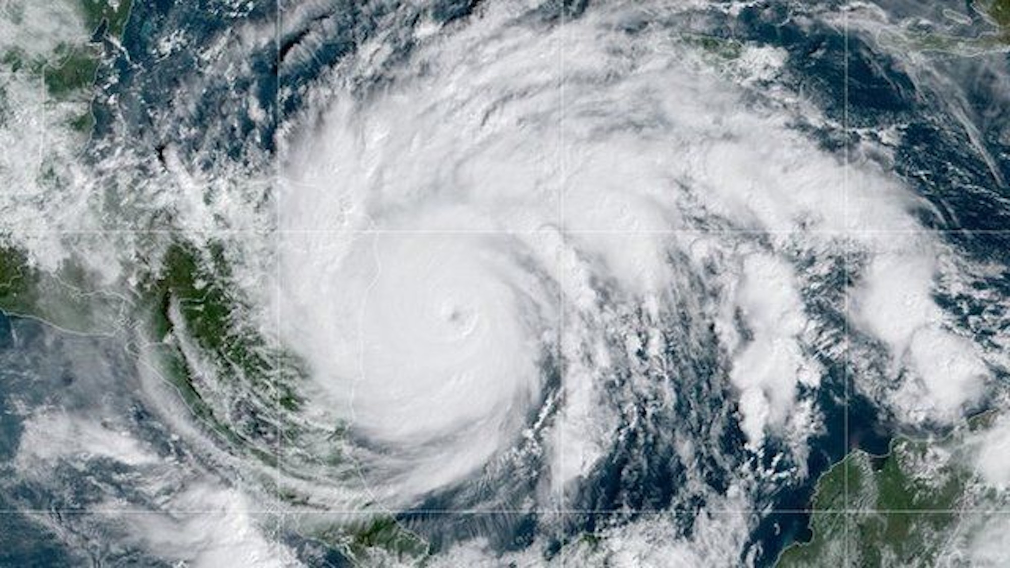 Iota: el mayor huracán de 2020 en el Atlántico golpea con fuerza la costa noreste de Nicaragua