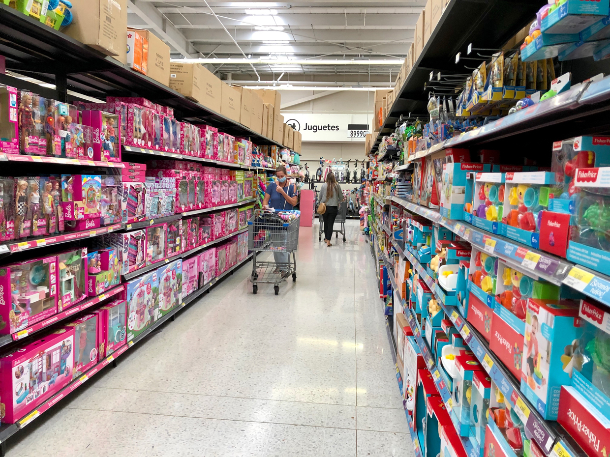 Siete consejos al comprar el regalo de Navidad  de los niños de la casa