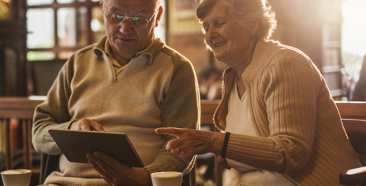 Acceso a conectividad mejora la salud mental de adultos mayores