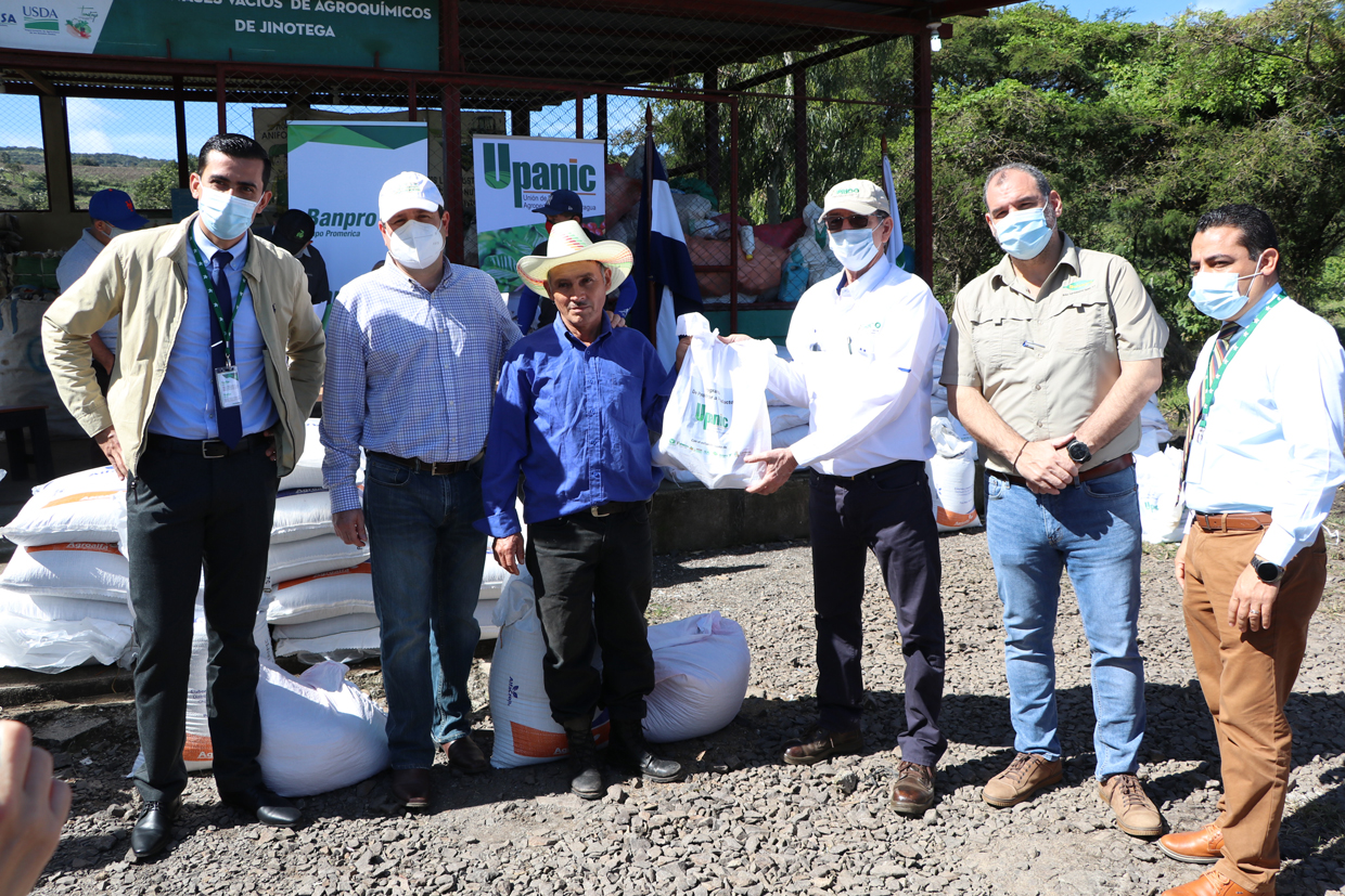 Pequeños productores nicaragüenses reciben paquetes tecnológicos