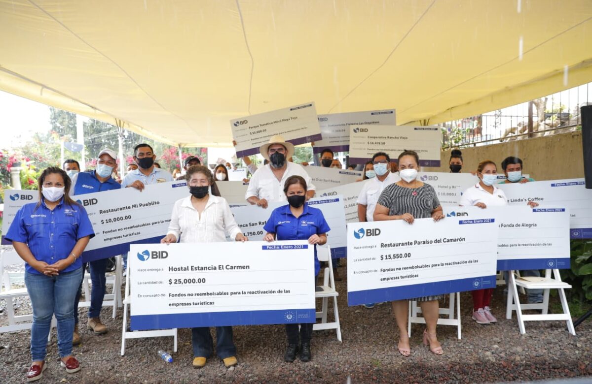 El Salvador entrega fondos no reembolsables a microempresas turísticas