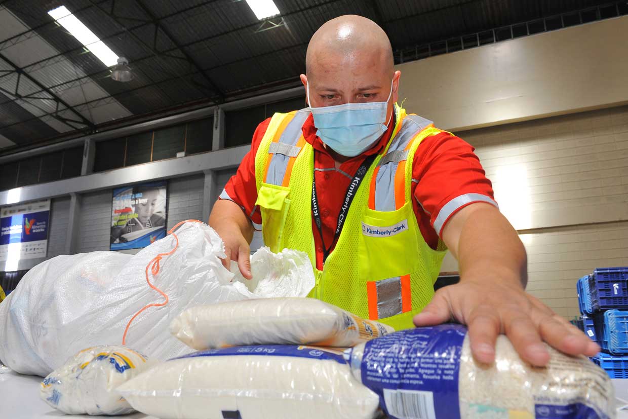 Banco de Alimentos recibe apoyo de voluntarios de Kimberly-Clark en Costa Rica