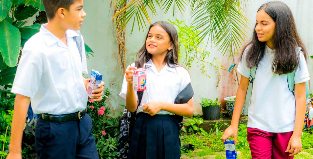 Los programas de alimentación escolar necesitan incluir leche