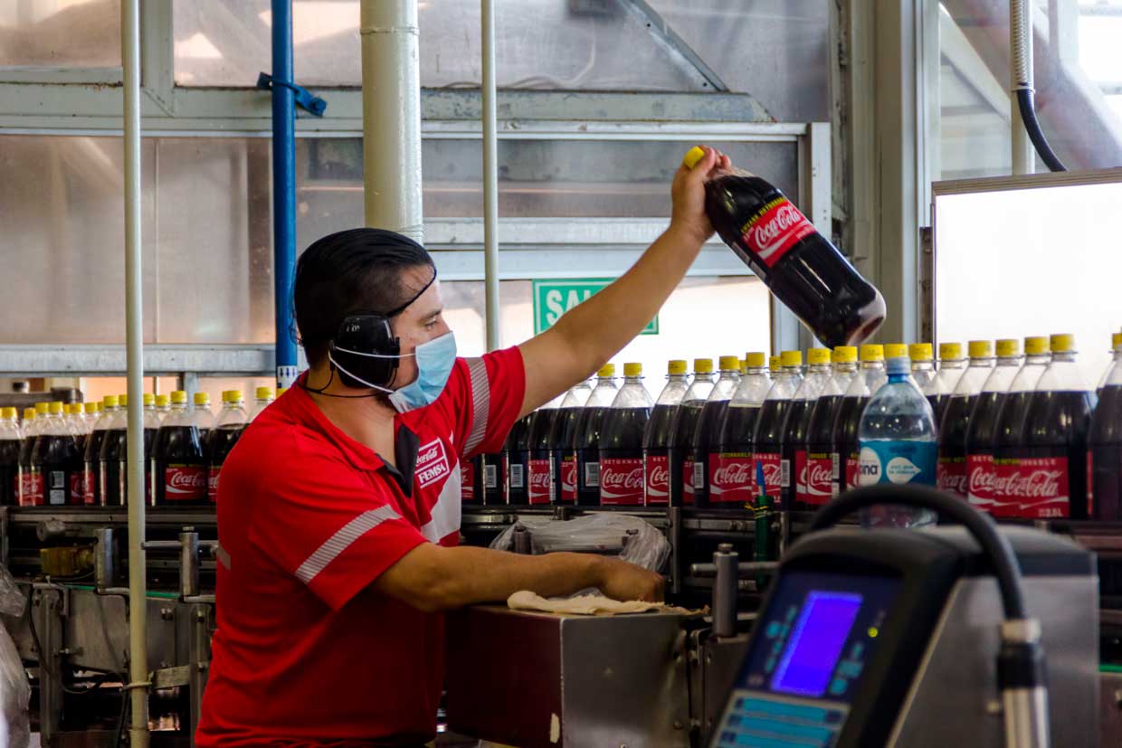 Sistema Coca-Cola lanza ambiciosa meta para proteger el agua