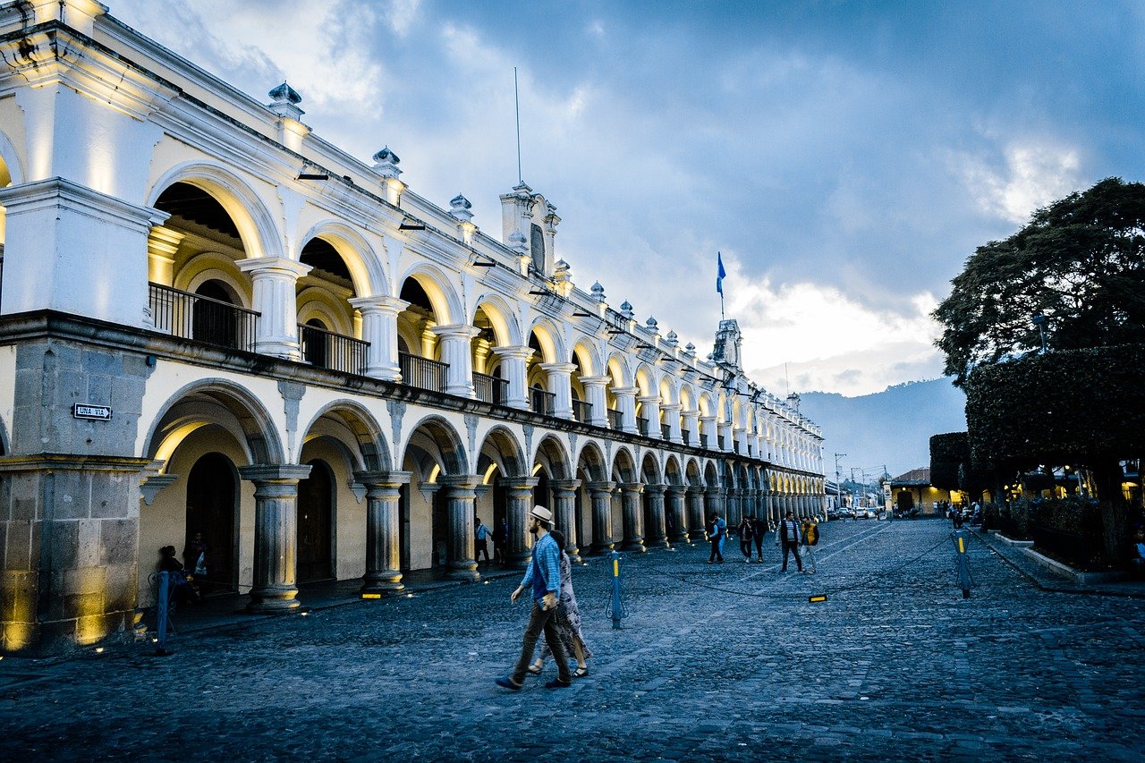 Guatemala y Ecuador planifican más cooperación