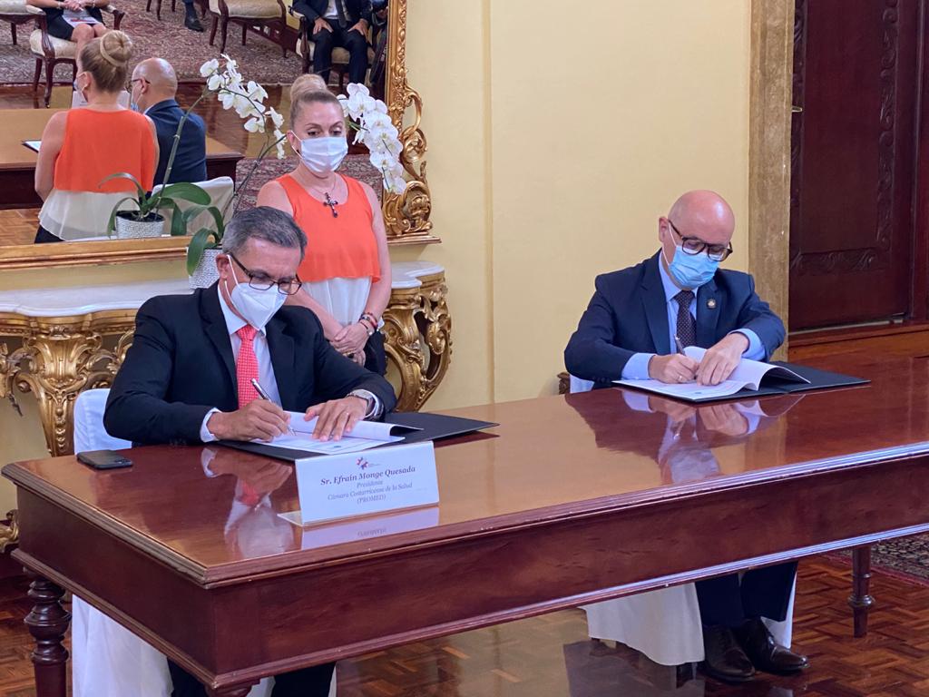 Cámara de Salud de Costa Rica y Cancillería firman acuerdo que promueve la internacionalización del sector salud