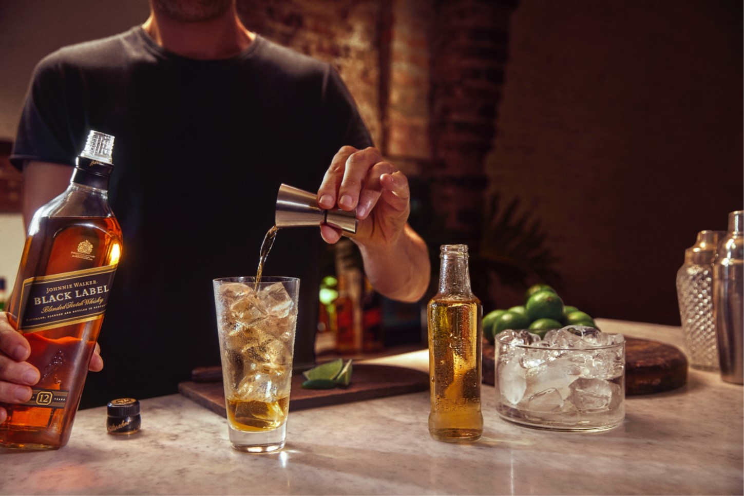 Johnnie  Walker brinda por un mundo lleno de posibilidades en su nuevo comercial “Astronauta»