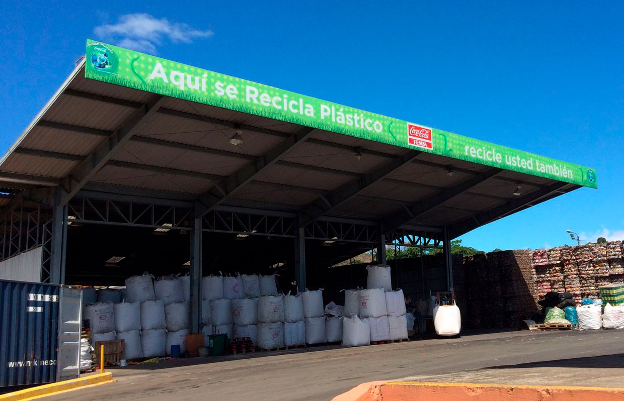 Coca-Cola FEMSA ofrece a los consumidores diversas vías para reciclar