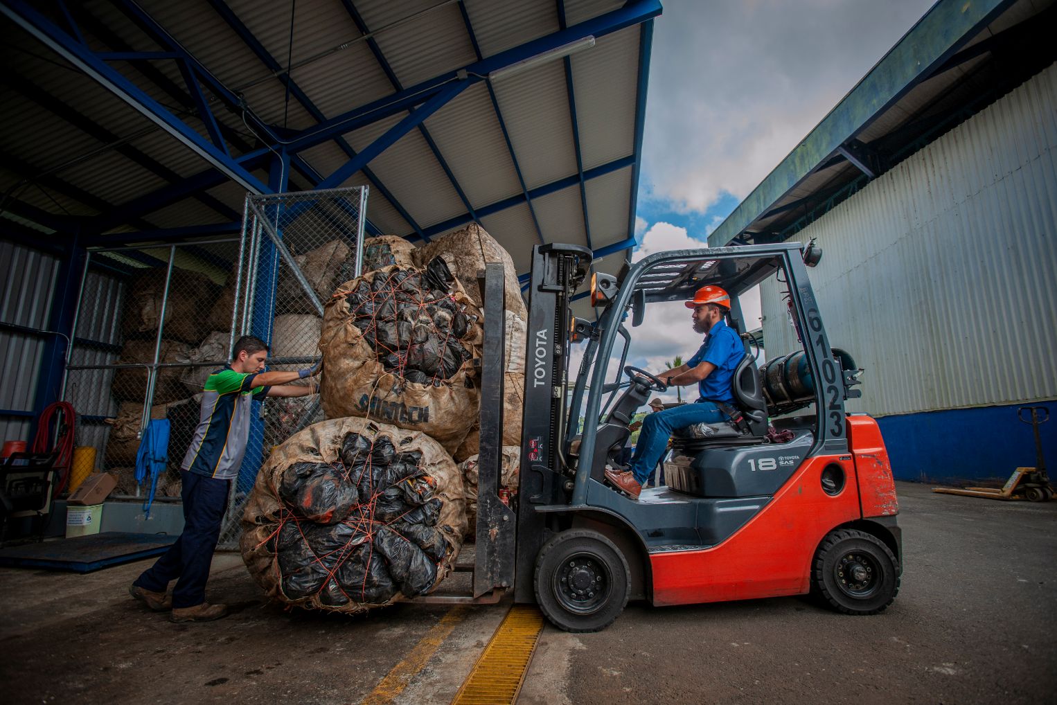 FIFCO alcanzó hito en recuperar 100% de los envases plásticos que coloca en el mercado