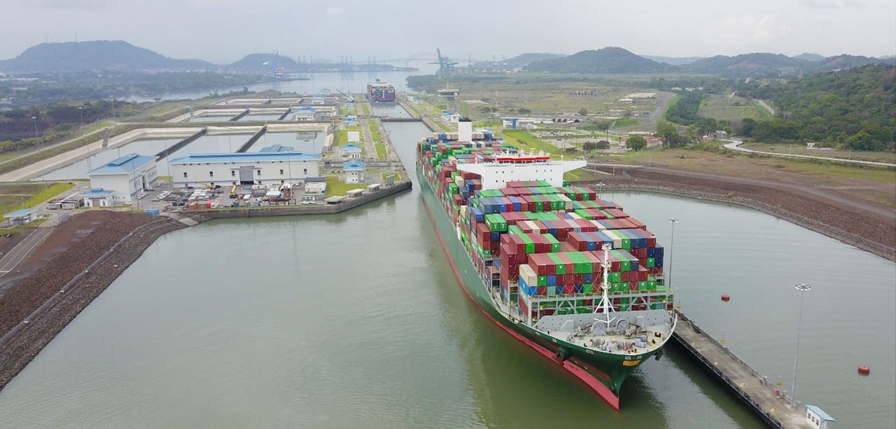 Tránsito e ingresos del Canal de Panamá crecen en el primer semestre de 2022