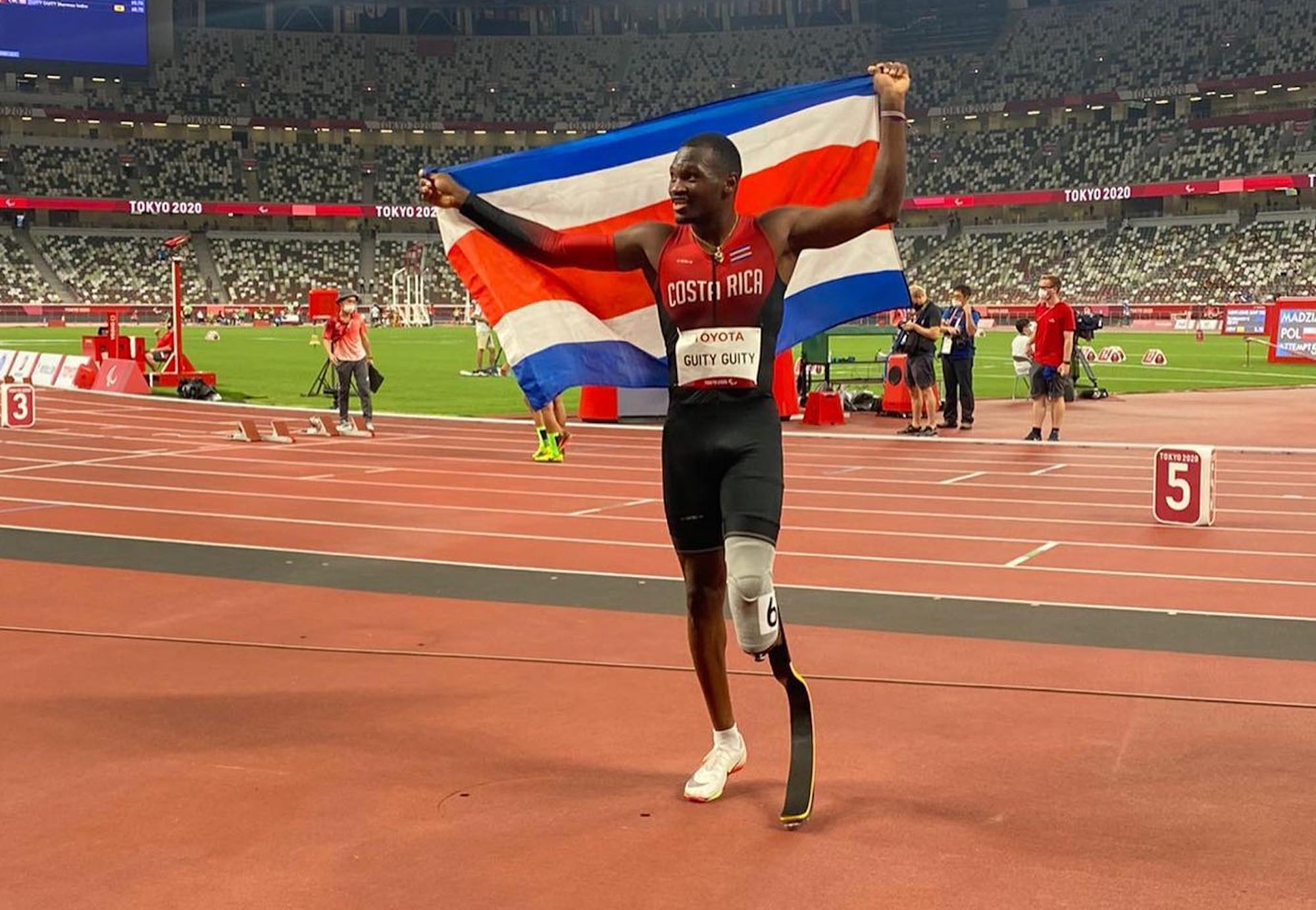 El atleta costarricense Sherman Guity gana medalla de plata en los 100 metros planos de los Paralímpicos