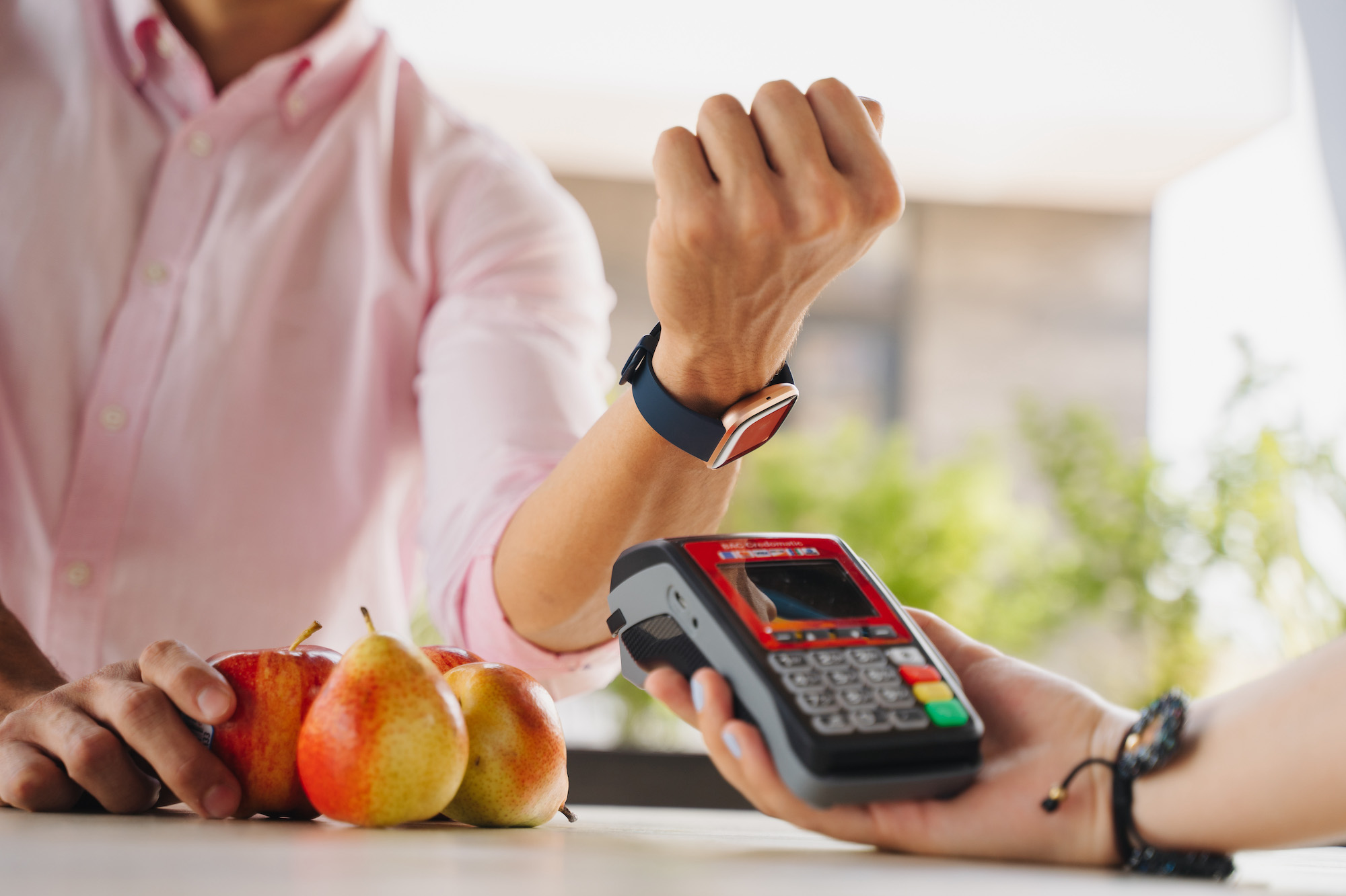 BAC Credomatic permite pagos con relojes inteligentes Garmin y Fitbit