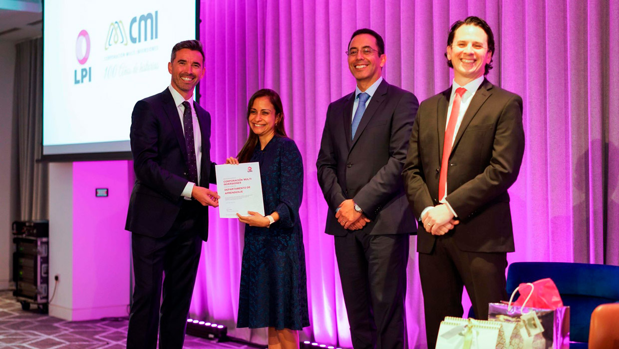 La Universidad Corporativa de CMI es premiada por su excelencia y desarrollo educativo