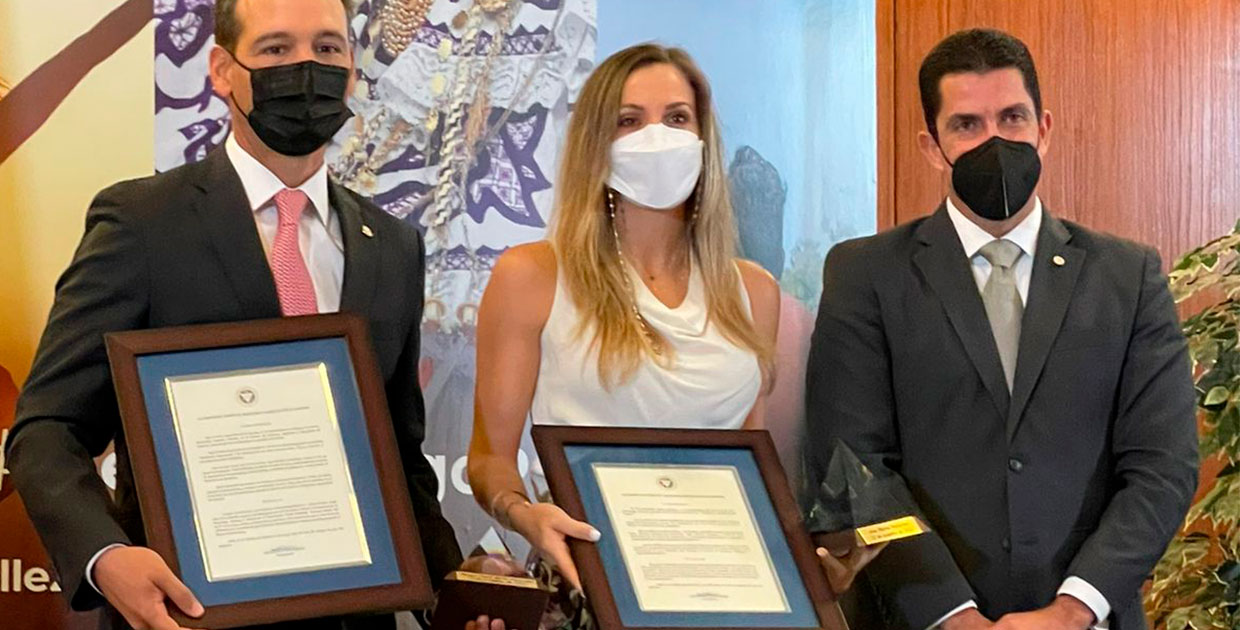 La Cámara de Comercio, Industrias y Agricultura de Panamá otorga su máxima distinción a Jorge Juan de la Guardia y Ana María Vallarino de TODO Panamá