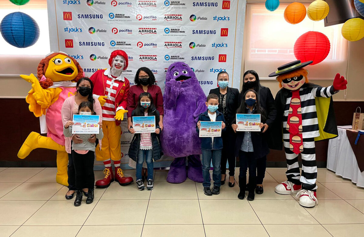 McDonald’s premia a los ganadores del concurso de dibujo ¿Qué haré por Guatemala cuando sea grande?
