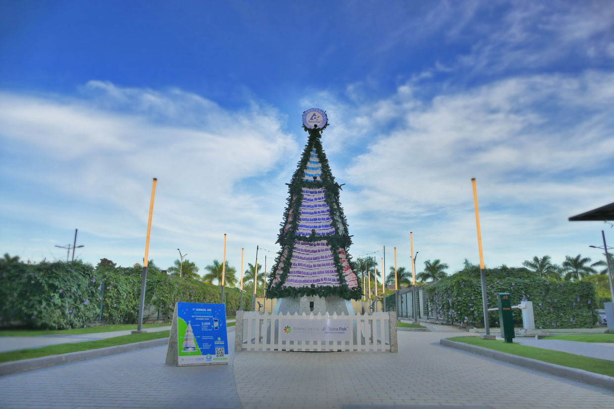 Primer árbol de Navidad de envases de Tetra Pak en Centroamérica