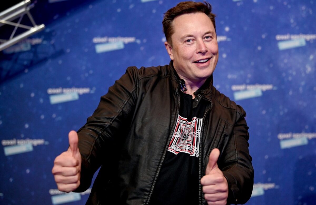 Elon Musk compra Twitter y despide a varios altos ejecutivos