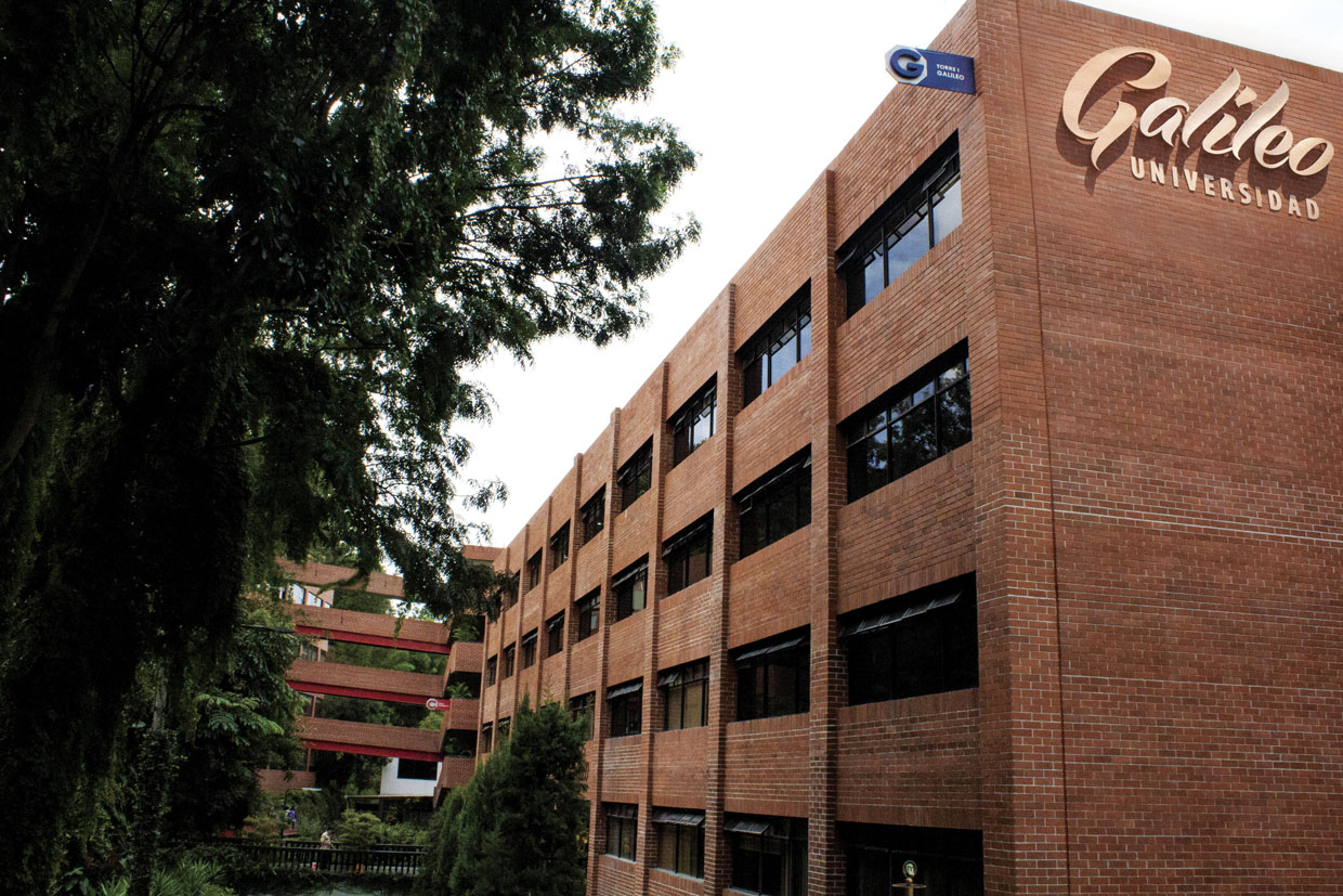 Universidad Galileo, Enseñanza con enfoque tecnológico