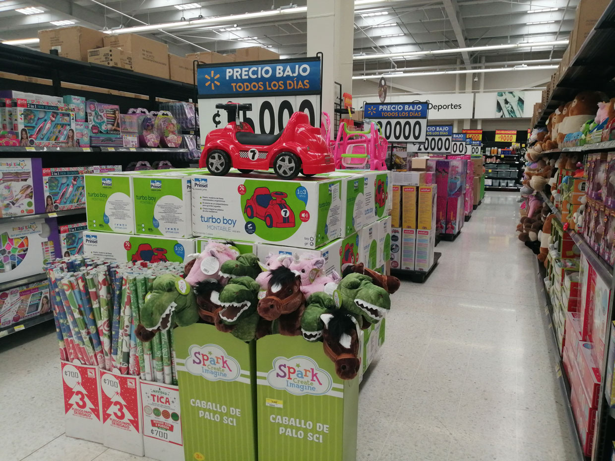 Walmart recibió todos los contenedores con la oferta de juguetería navideña