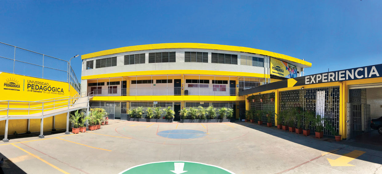 Amplia oferta educativa al servicio de El Salvador