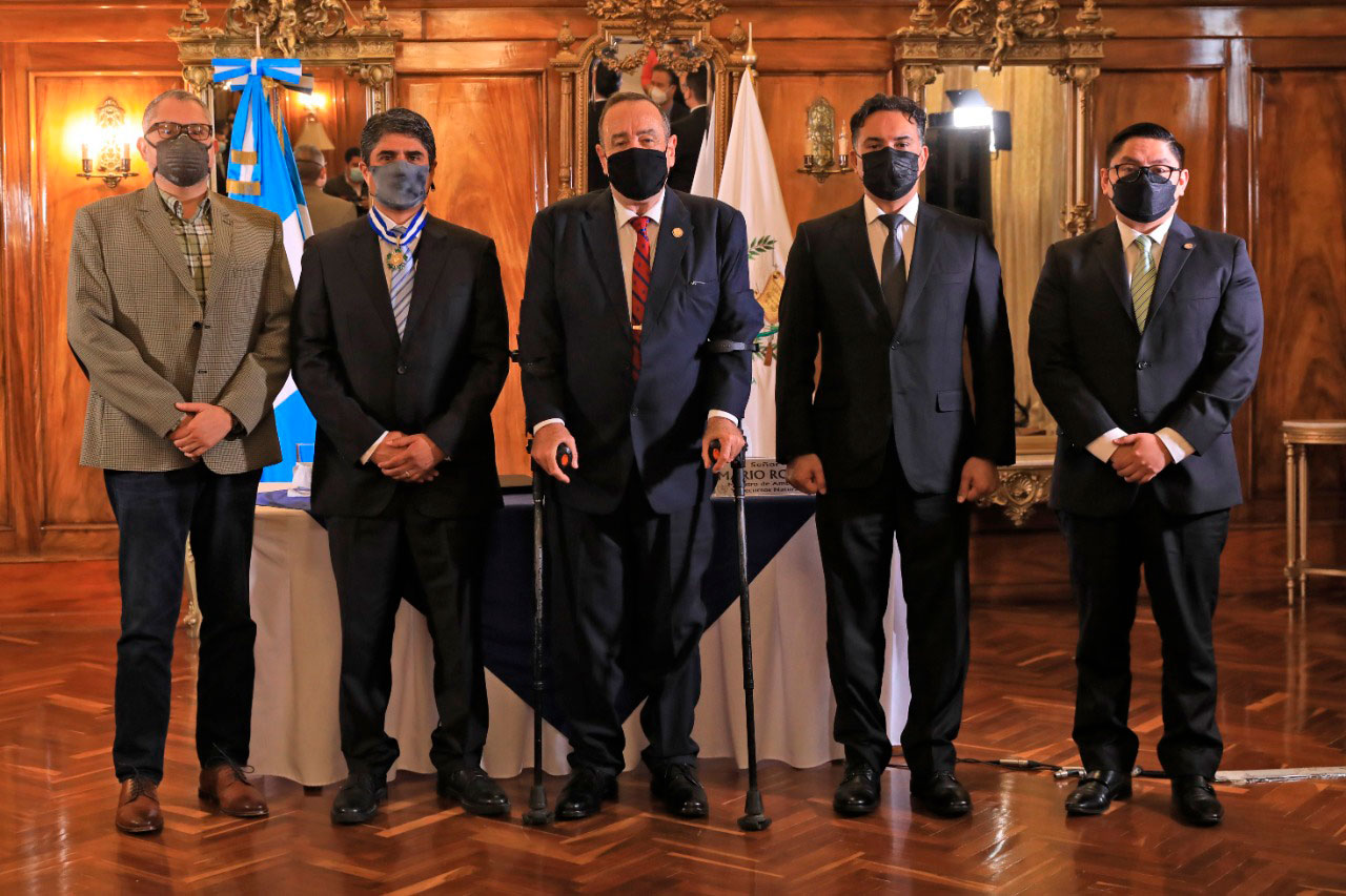 Guatemala: Funcagua recibe oficialmente la medalla presidencial del medio ambiente 2021