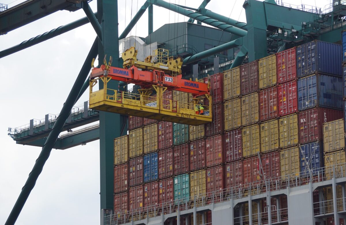 Costo del transporte marítimo de mercancías sigue en valores récord