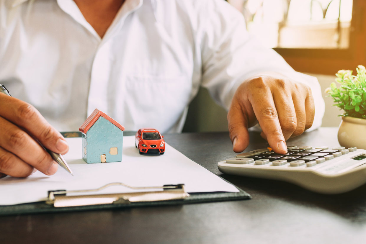 ¿Se debe comprar casa o carro nuevo en el 2022?