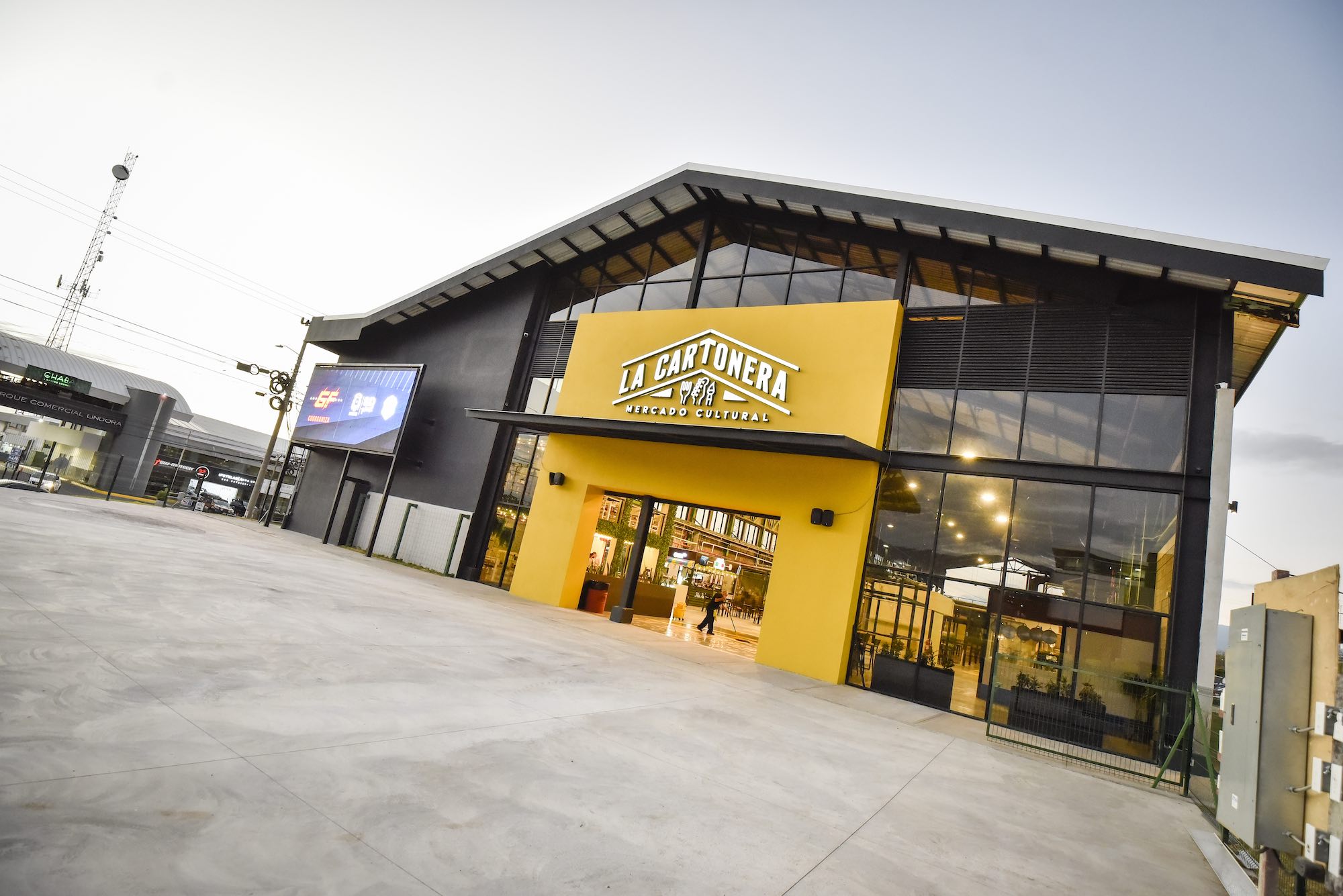 Costa Rica: Antigua fábrica de cartón se transforma en un espacio de encuentro para el arte, el emprendimiento y la gastronomía