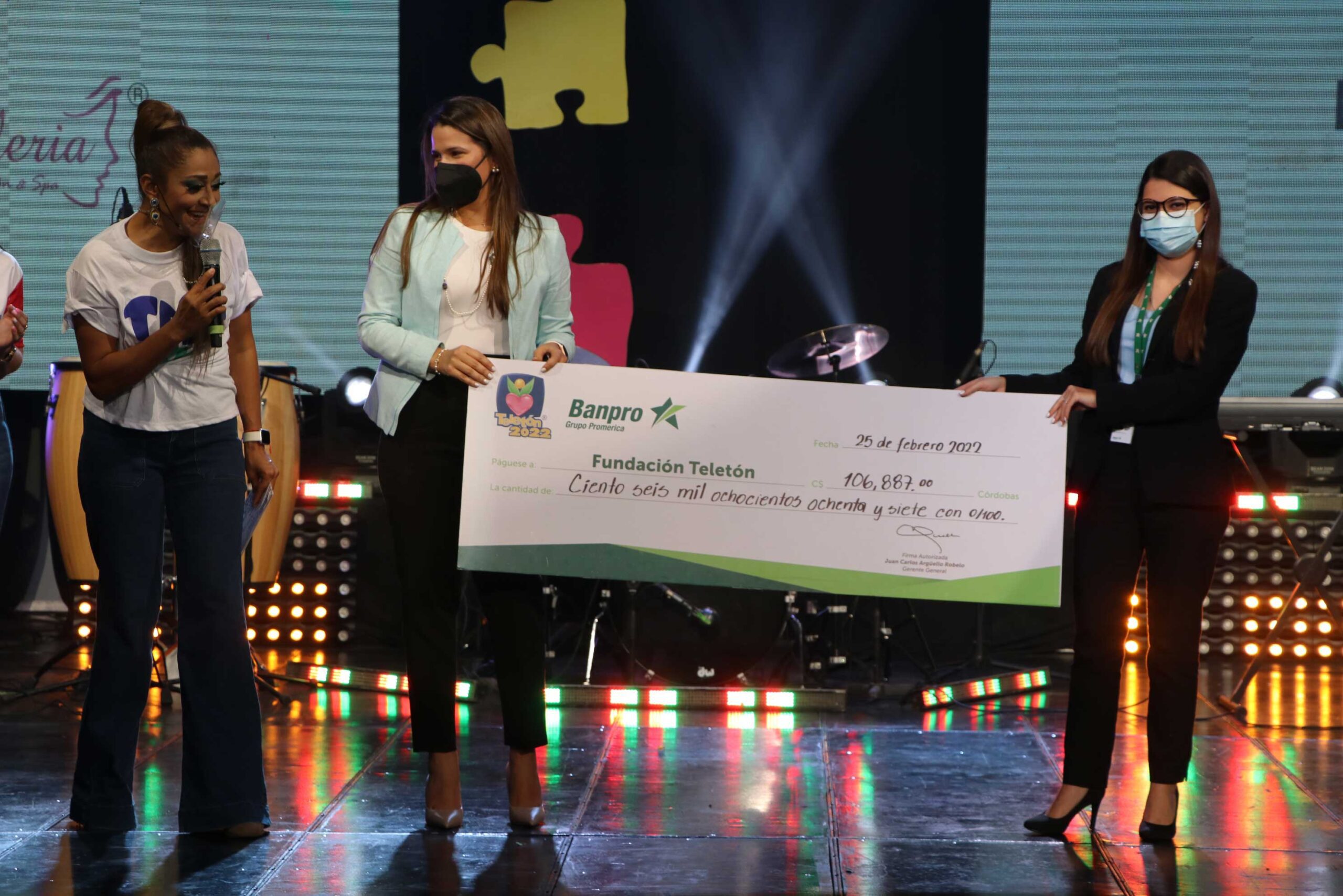 Banpro entrega donativo al Teletón 2022