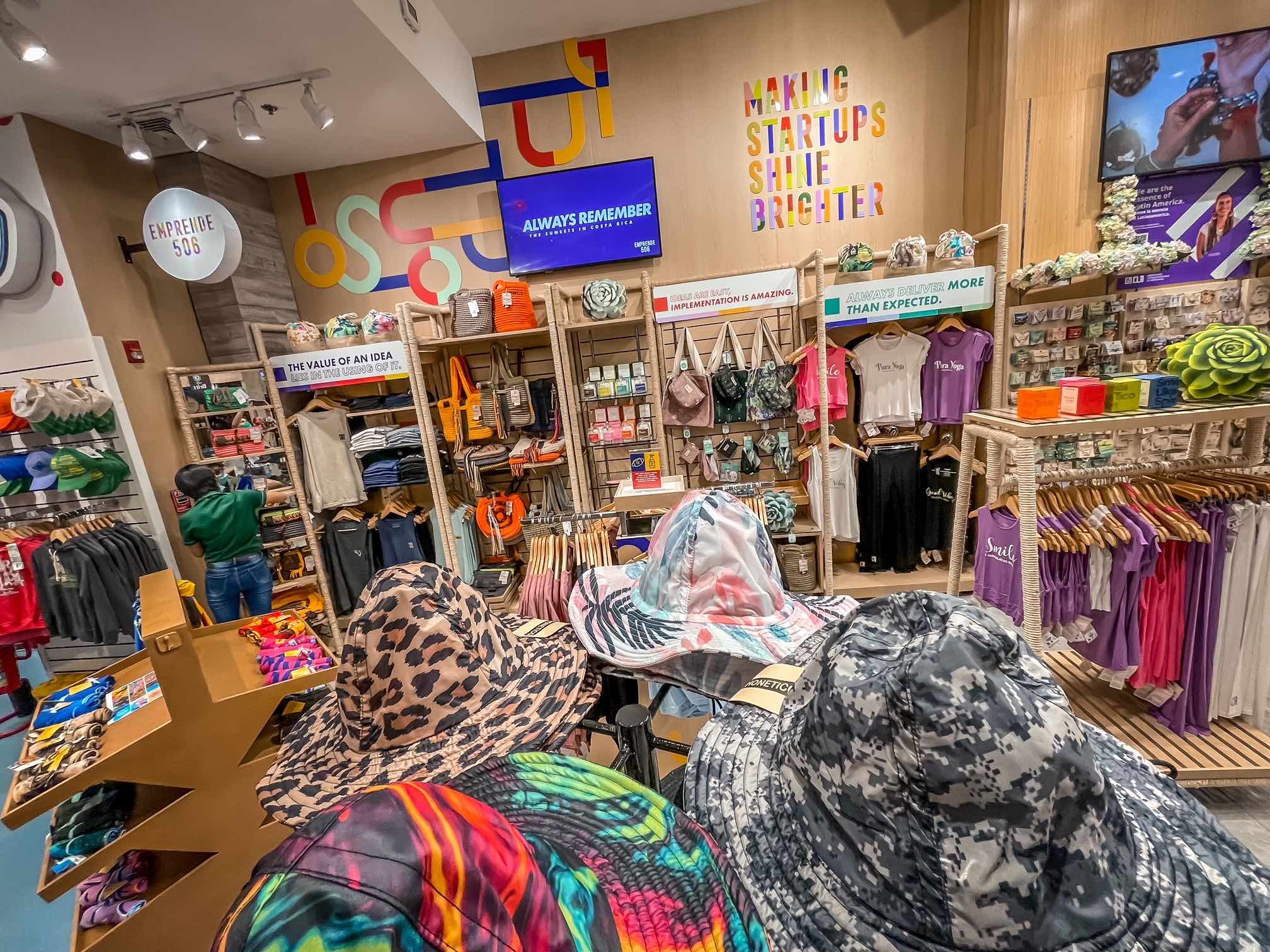 Abren nuevas tiendas de emprendedores en aeropuertos de Costa Rica