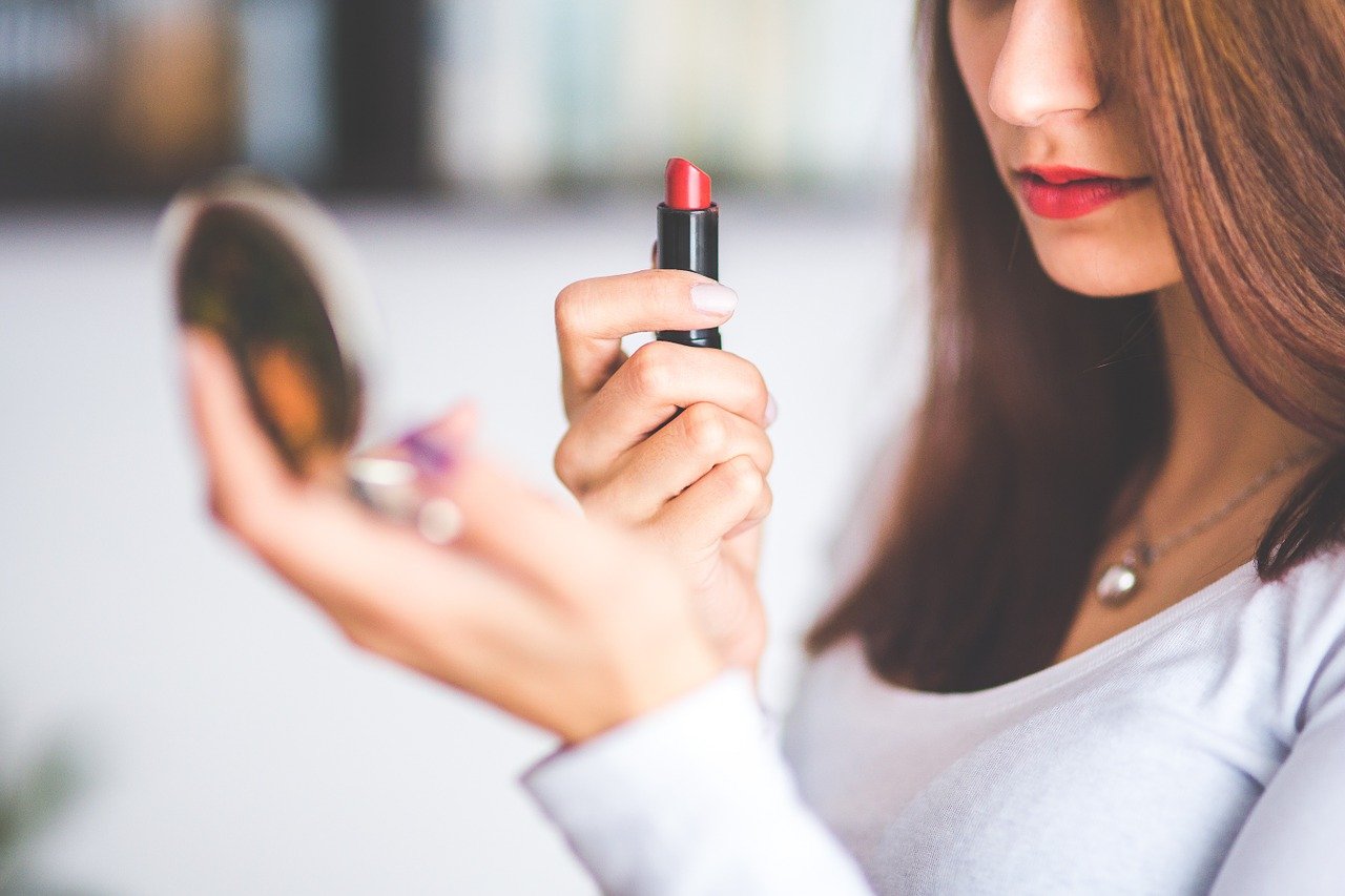 Conozca cómo aplicar el lápiz labial de manera correcta según el tipo de labios que tiene